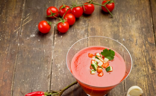 Protuupalna juha od kurkume i rajčice