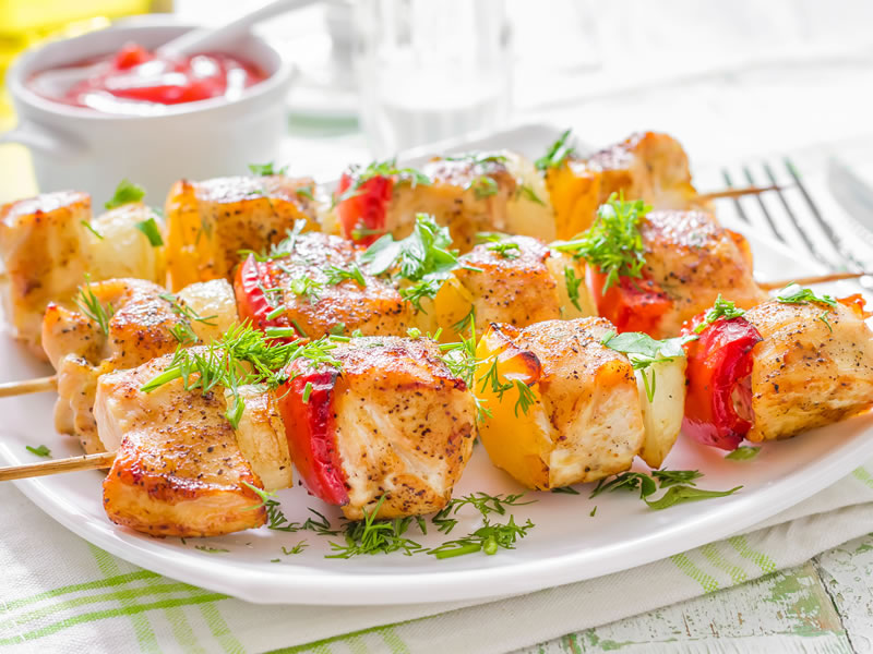 Ražnjići od svinjetine i ananasa