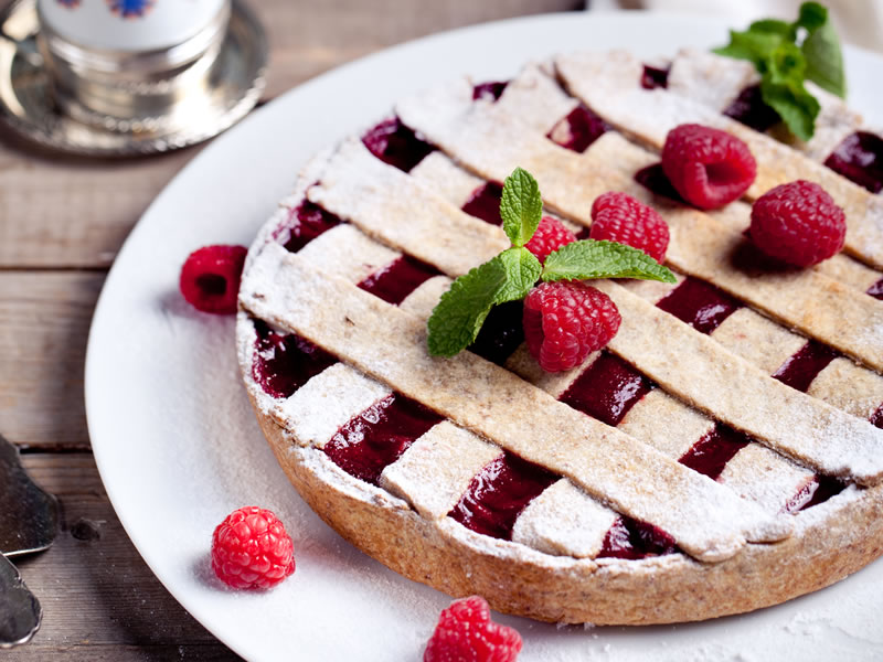 Pita od jabuka i malina