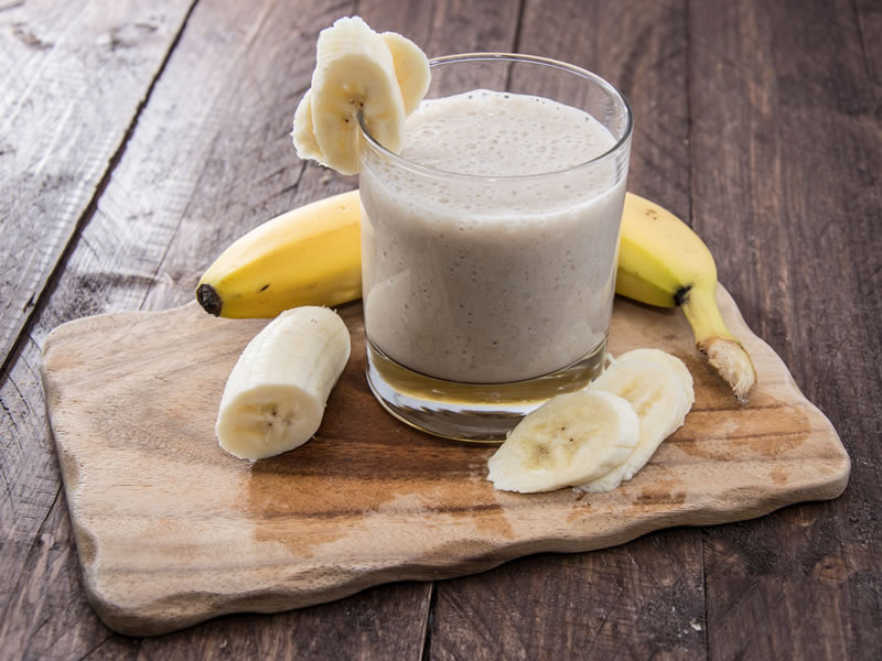 Smoothie od banane, maslaca od kikirikija i zobenih pahuljica