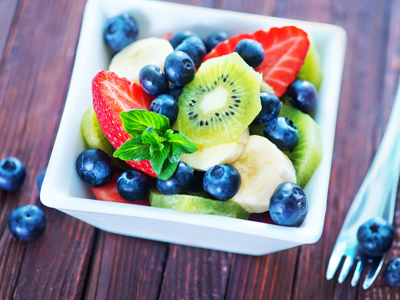 Voćna salata od kivija i borovnica