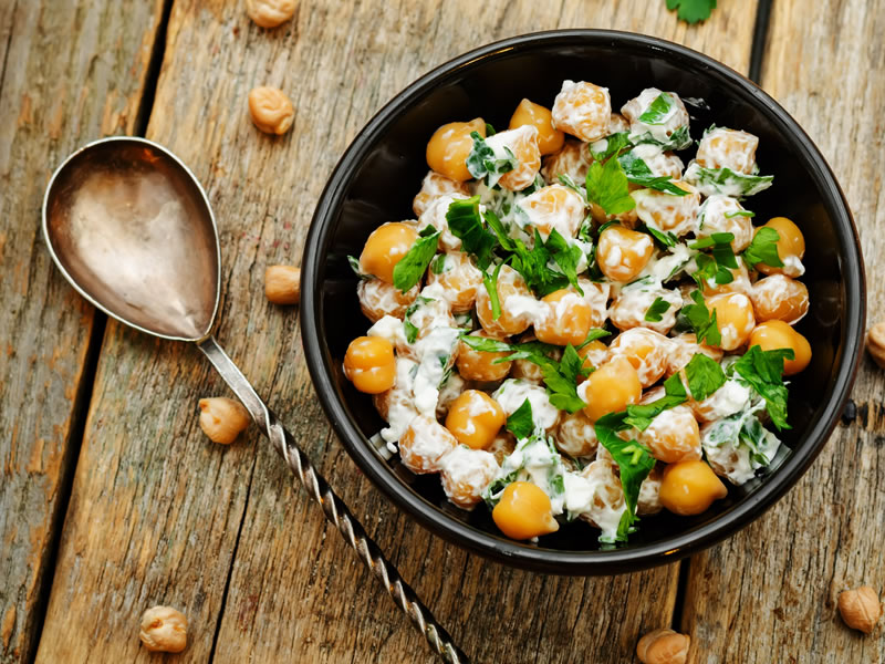 Osvježavajuća salata od slanutka