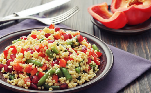 Quinoa s bademima i brusnicama