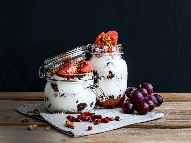 Zobene pahuljice s jagodama, malinama i borovnicama