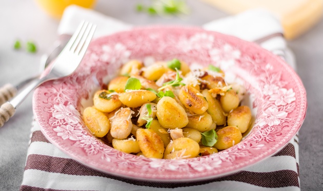 Njoki s vlascem i mladim lukom