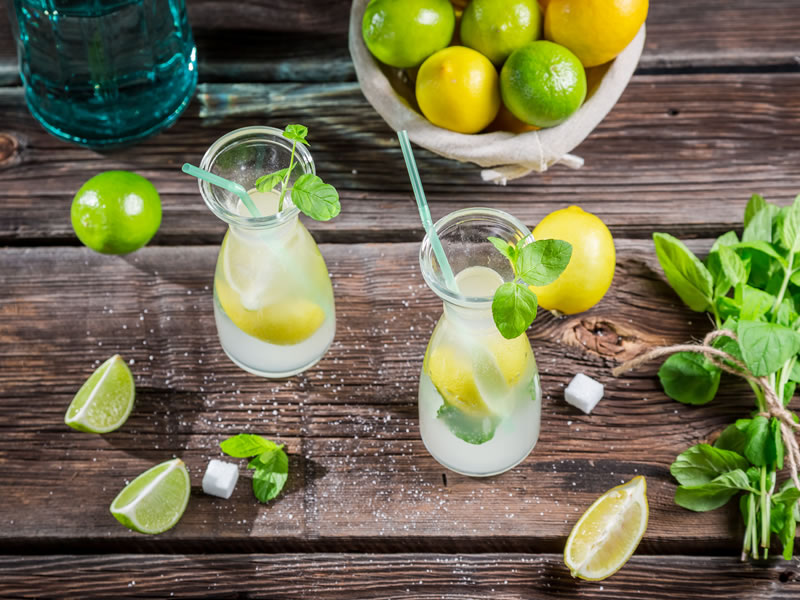 Detoksikacijska voda od limuna, krastavaca i đumbira