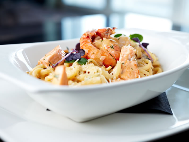 Morski plodovi s rezancima od tikvice