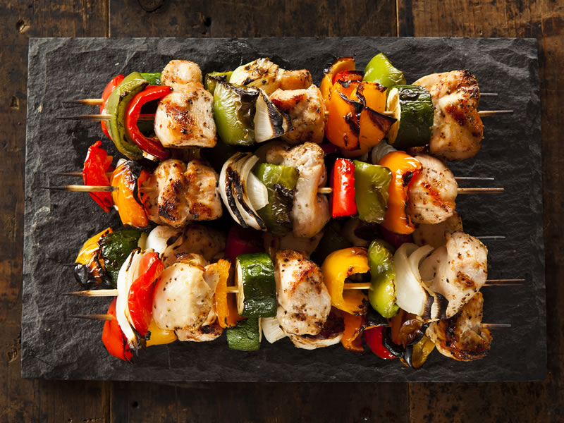 Pileći ražnjići s ananasom i povrćem