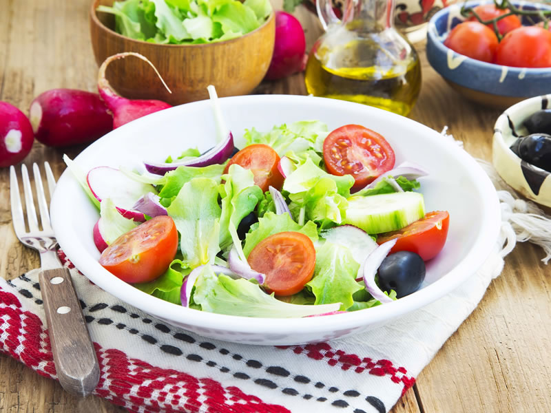 Salata od mozzarelle, krastavaca i quinoe