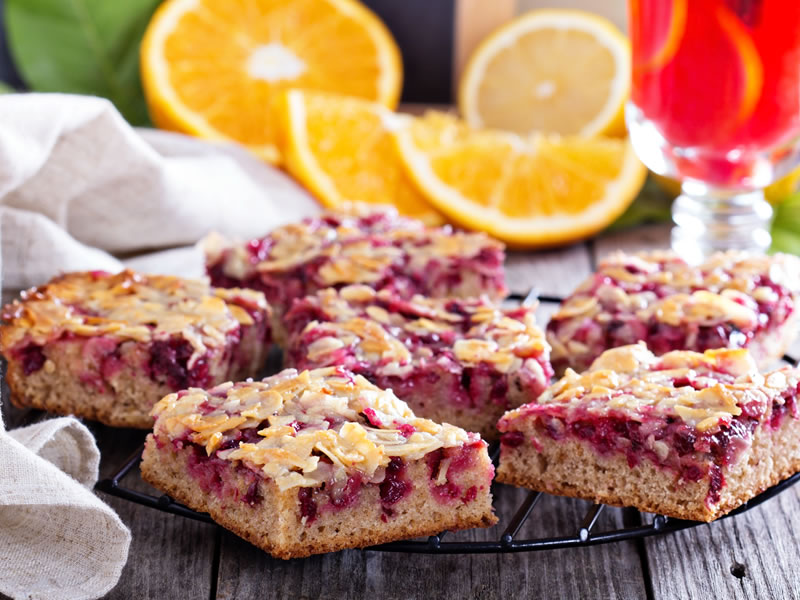 Kolač od jagoda, chia sjemenki i zobenih pahuljica