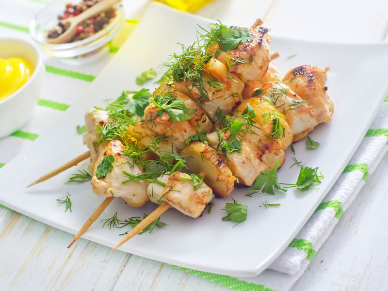 Pileći ražnjići u umaku od špinata