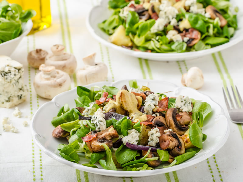 Salata od piletine, brokule i šampinjona