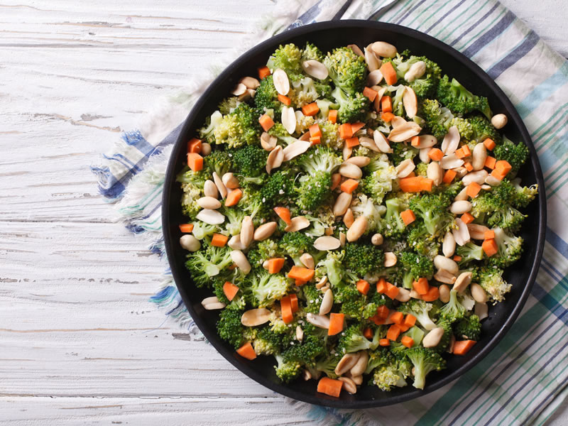 Salata od brokule, cheddara i jabuka