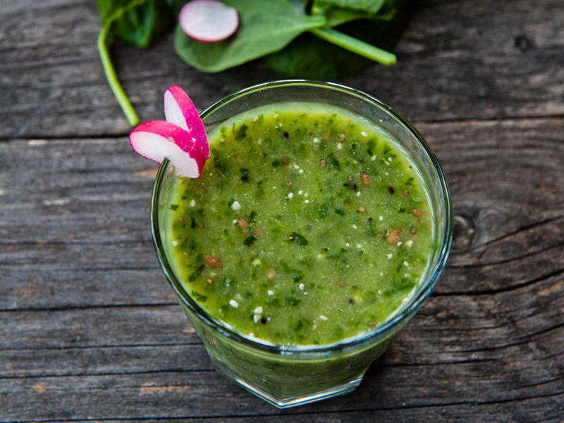 Smoothie od ananasa, celera i špinata