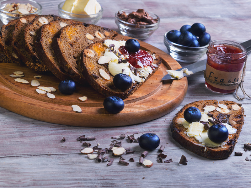 Kruh od banane, tikvica i borovnica