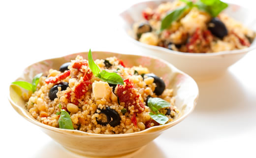 Topli i ukusni obrok od quinoje i crnog graha