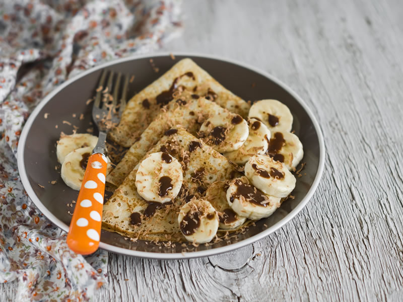 Palačinke sa cimetom, bananama i malinama