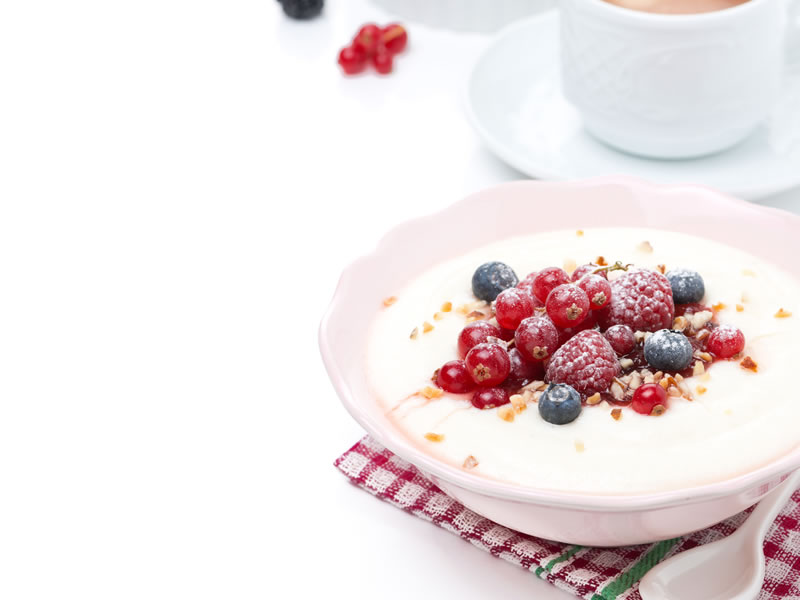 Kremasti doručak s jabukama i brusnicama