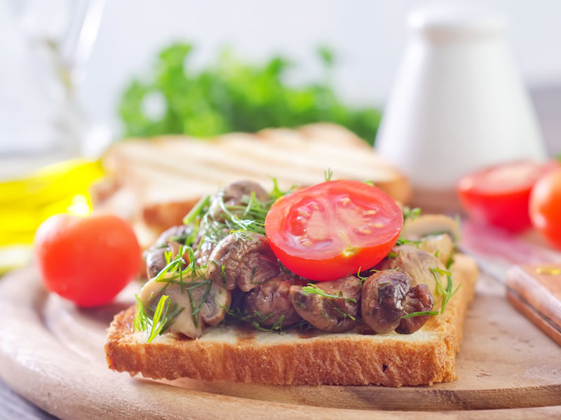 Gljive s pršutom na tostu