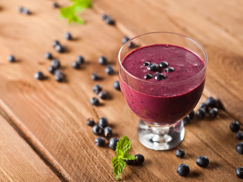 Smoothie od banane, borovnica i sojinog mlijeka