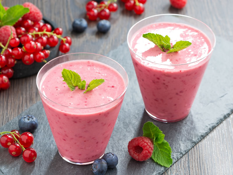 Smoothie od šumskog voća i ananasa