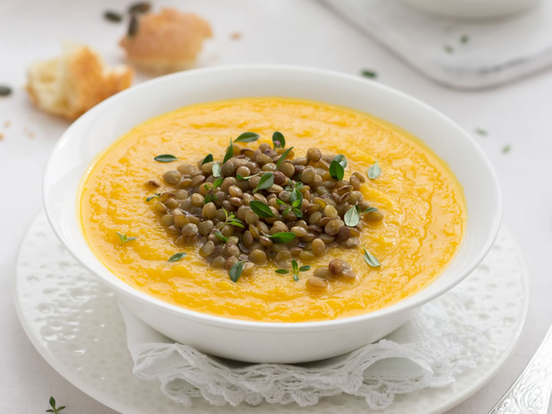 Juha od kurkume, rajčice i crnog papra