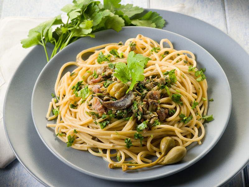 Rezanci od tikvice sa čilijem, limunom, ricottom i mentom