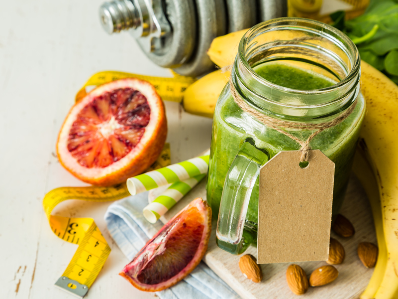 Kremasti smoothie od jabuke, avokada i blitve