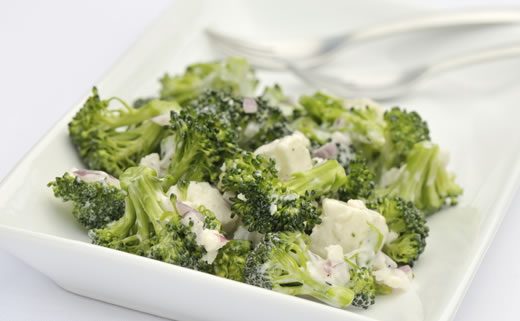 Proljetna salata od brokule s preljevom od limuna