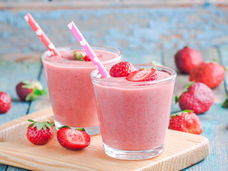 Smoothie ananasa i jagoda