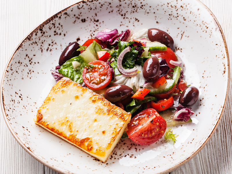 Salata od avokada i manga s crnim grahom