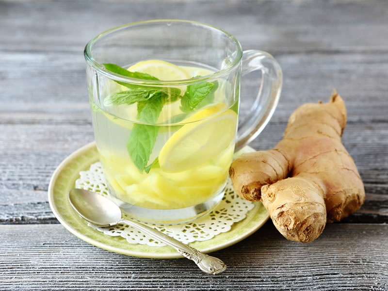 Napitak od zelenog čaja, mente i limuna