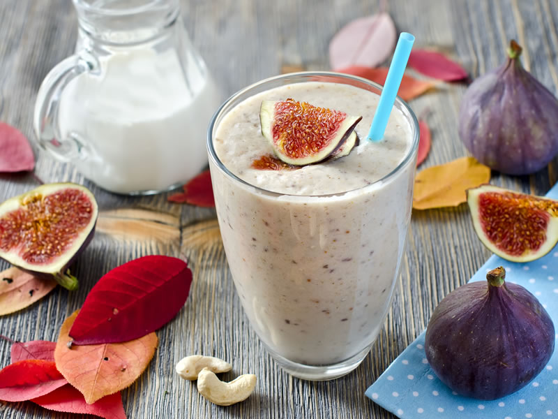 Smoothie od ananasa, kokosa i mente