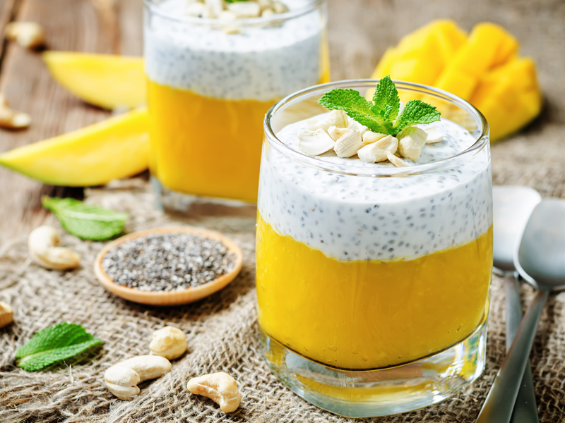 Kremasti smoothie od ananasa, chia sjemenki i maca praha