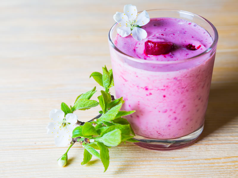 Smoothie od banane, naranče i jagoda