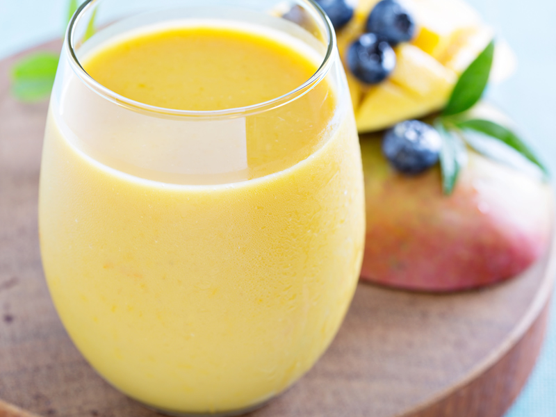 Smoothie od naranče, manga i indijskih oraščića