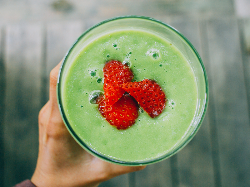 Smoothie od ananasa, borovnica i kelja