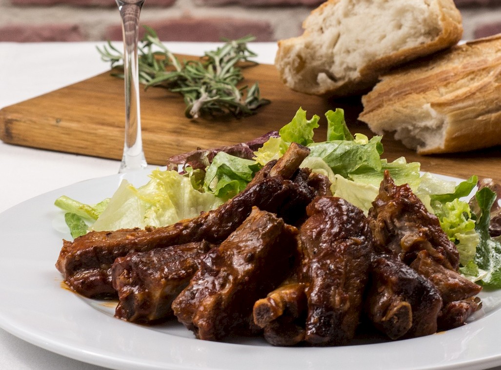 Teleća rebrica s umakom od crnog vina