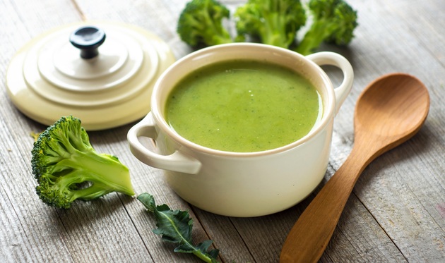 Detoksikacijska juha od brokule i đumbira