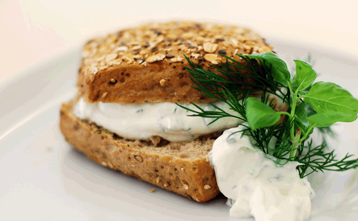 Namaz od sira s lososm i vlascem