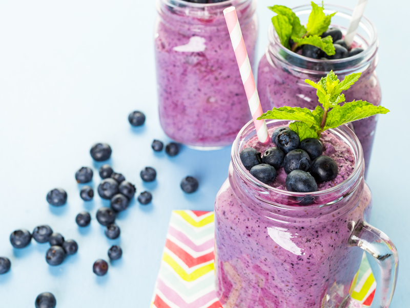 Smoothie od borovnica, jogurta i banane