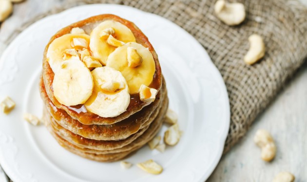 Zobene palačinke s bananom i kikiriki maslacem