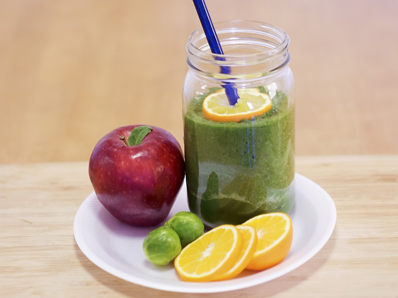 Smoothie od jabuke, prokulica i limuna za bolju probavu!