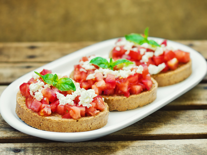 Bruschette s rajčicom i feta sirom