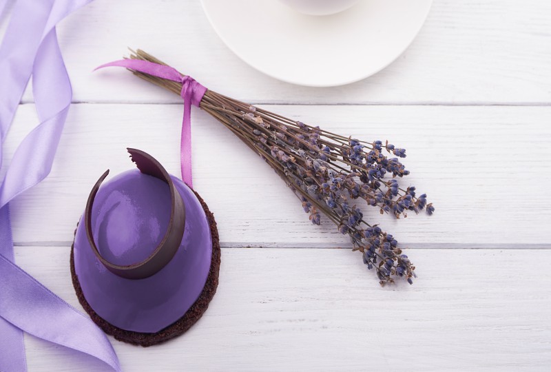 Ljubičasti kolač s lavandom