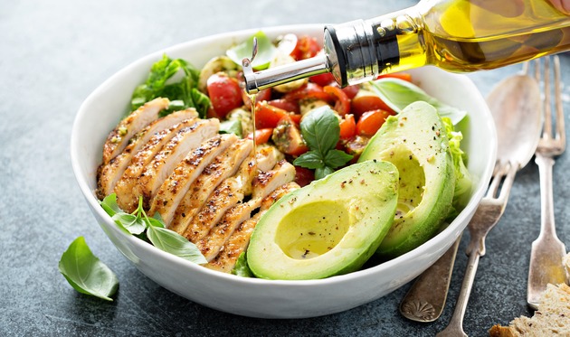 Lagana salata od piletine i avokada