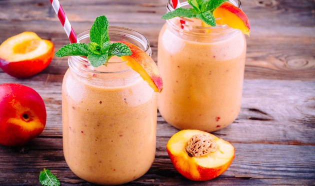 Smoothie od zelenog čaja i breskve za energiju