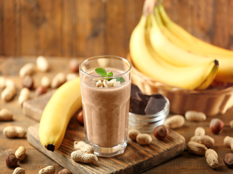 Smoothie od kakaa, banane i kikirikija