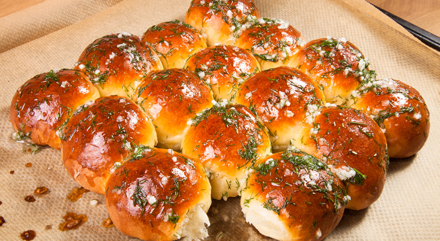 Mekana peciva s češnjakom i maslinovim uljem