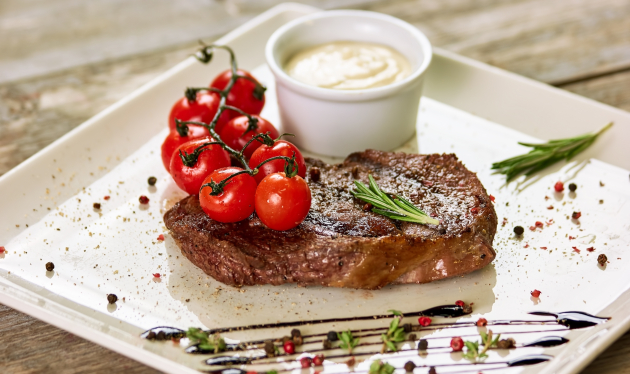 Potplećnjak ili ribeye odrezak s madagaskarskim umakom